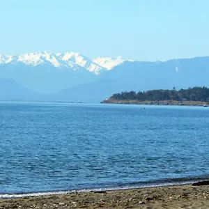 https://the-royal-bay-escape-cozy-2-bedrooms-garden-suite.richmond-hotels.com